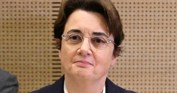 Trộm đột nhập lấy 102 triệu USD trang sức, Giám đốc bảo tàng Louvre từ chức