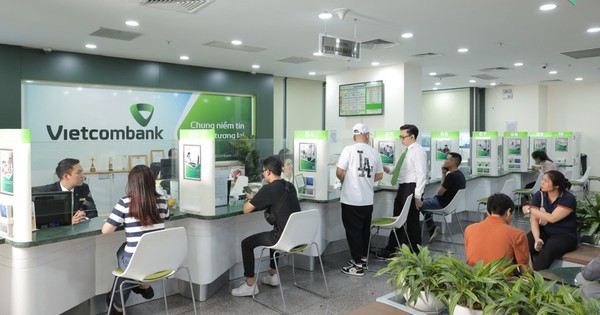 Lãnh đạo Vietcombank gom thêm cổ phiếu VCB