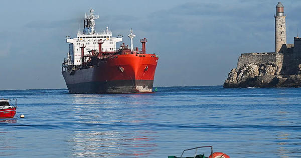 Âm thầm đến Cuba, tàu chở 200.000 thùng dầu của Nga lọt tầm ngắm của Mỹ, có thể bị sắp vây bắt