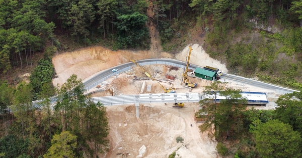 Hình hài cây cầu trên đèo Mimosa thay thế đoạn đường bị sạt lở cuối năm 2025