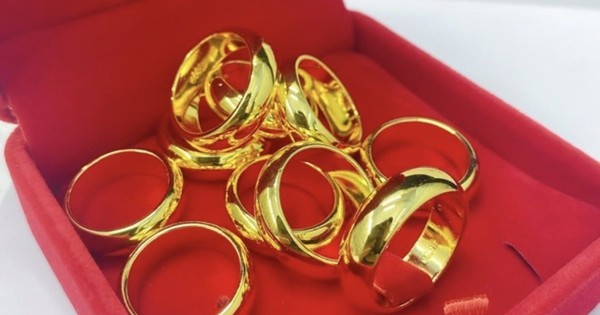 Giá vàng sáng 27/2 "hụt hơi" trước ngưỡng quan trọng