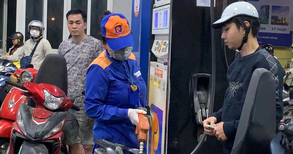 Giá xăng dầu đồng loạt tăng mạnh