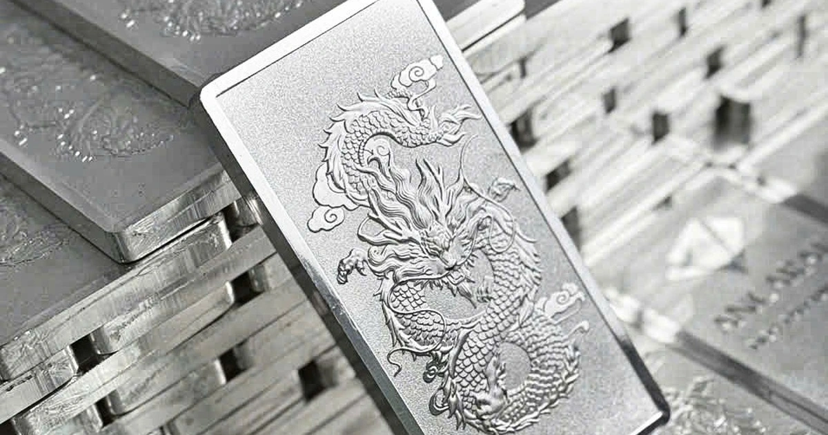 Giá bạc hơn 80 triệu đồng/kg, hàng chục cửa hàng mở cửa trở lại