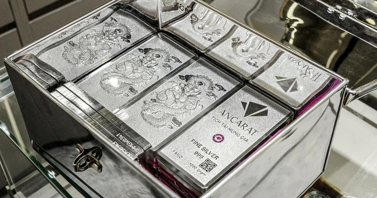 Giá bạc vượt 91 triệu đồng/kg, người 'đu đỉnh' vẫn lỗ nặng