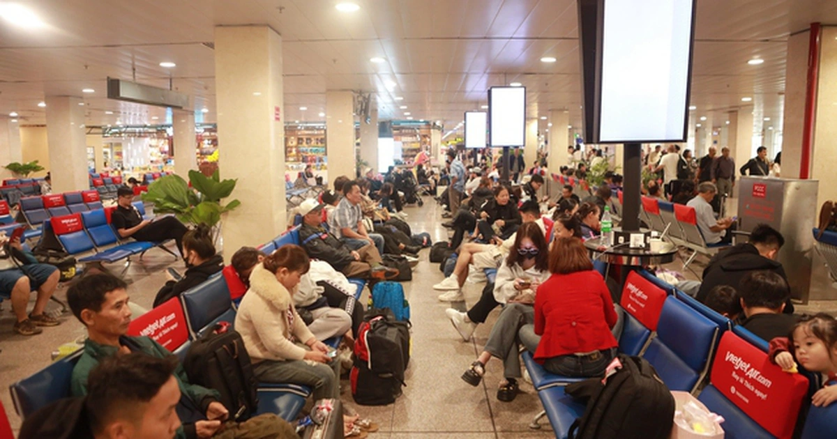 Tân Sơn Nhất hôm nay lại phá đỉnh khách đến, đông chưa từng có