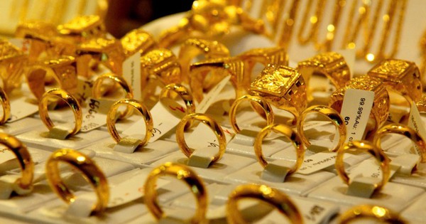 Cuối tuần (1/3): Giá vàng tăng trở lại nhưng nhà đầu tư vẫn quyết "ôm chặt", lo ngại biến động bất ngờ