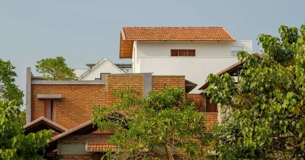 Không gian chữa lành cho gia đình trẻ với gạch mộc và ánh sáng tự nhiên