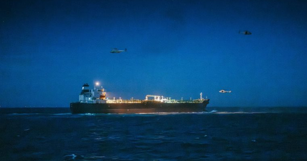 Một quốc gia châu Âu vừa bắt giữ tàu chở dầu thuộc “hạm đội bóng tối” nghi là của Nga