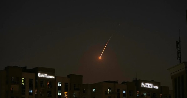 Du khách ở Dubai tưởng tên lửa của Iran là pháo hoa