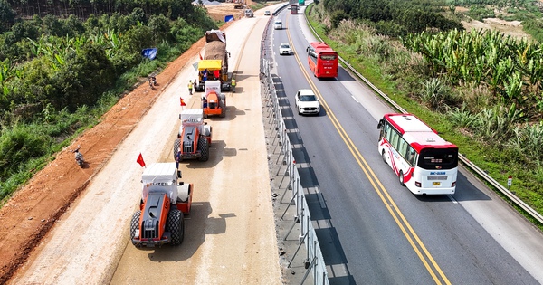 Đại công trường cao tốc Nội Bài-Lào Cai vận hành '3 ca 4 kíp', tăng tốc ngày đêm