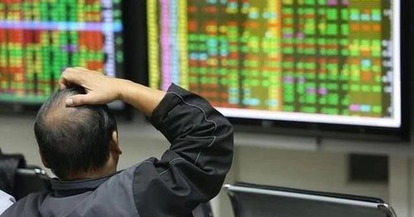 Chứng khoán Việt Nam giảm mạnh nhất từ đầu năm, tiền vào HoSE lên cao nhất 4 tháng