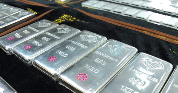 Giá bạc bất ngờ quay đầu giảm mạnh