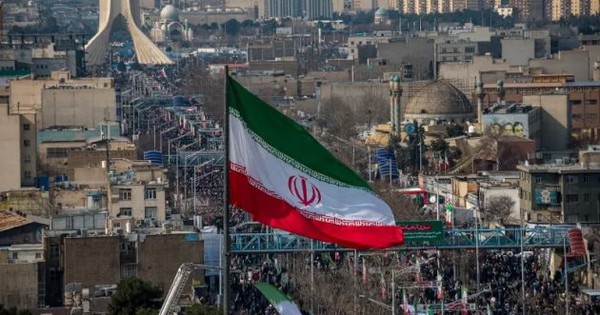 Top 3 thế giới về sản xuất "máu cho nền kinh tế", tăng trưởng GDP của Iran vẫn gần như bằng 0