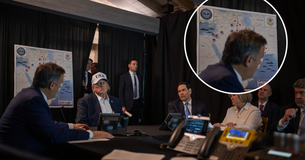 Nhà Trắng tung ảnh giữa lúc không kích Iran: Tấm bảng sau lưng ông Trump bị MXH đồn 'lộ dữ liệu nhạy cảm'