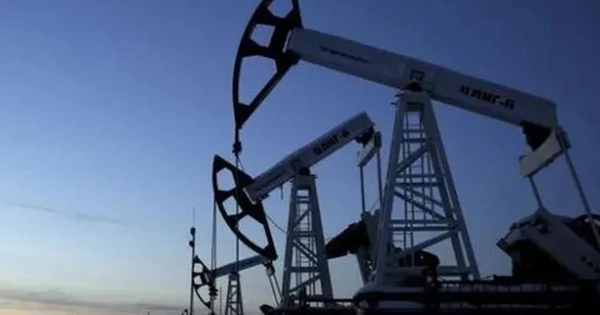 Giá dầu Brent áp sát 80 USD/thùng giữa lo ngại gián đoạn nguồn cung