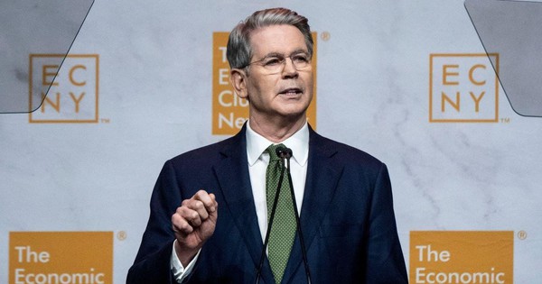 Bận chiến sự với Iran nhưng ông Trump vẫn "không quên" đánh thuế: Bộ trưởng Tài chính Mỹ cho biết thuế quan toàn cầu 15% sẽ có hiệu lực ngay tuần này