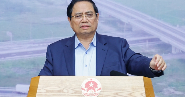 Thủ tướng: Tiếp tục đầu tư đường bộ, đường sắt nối với sân bay Long Thành