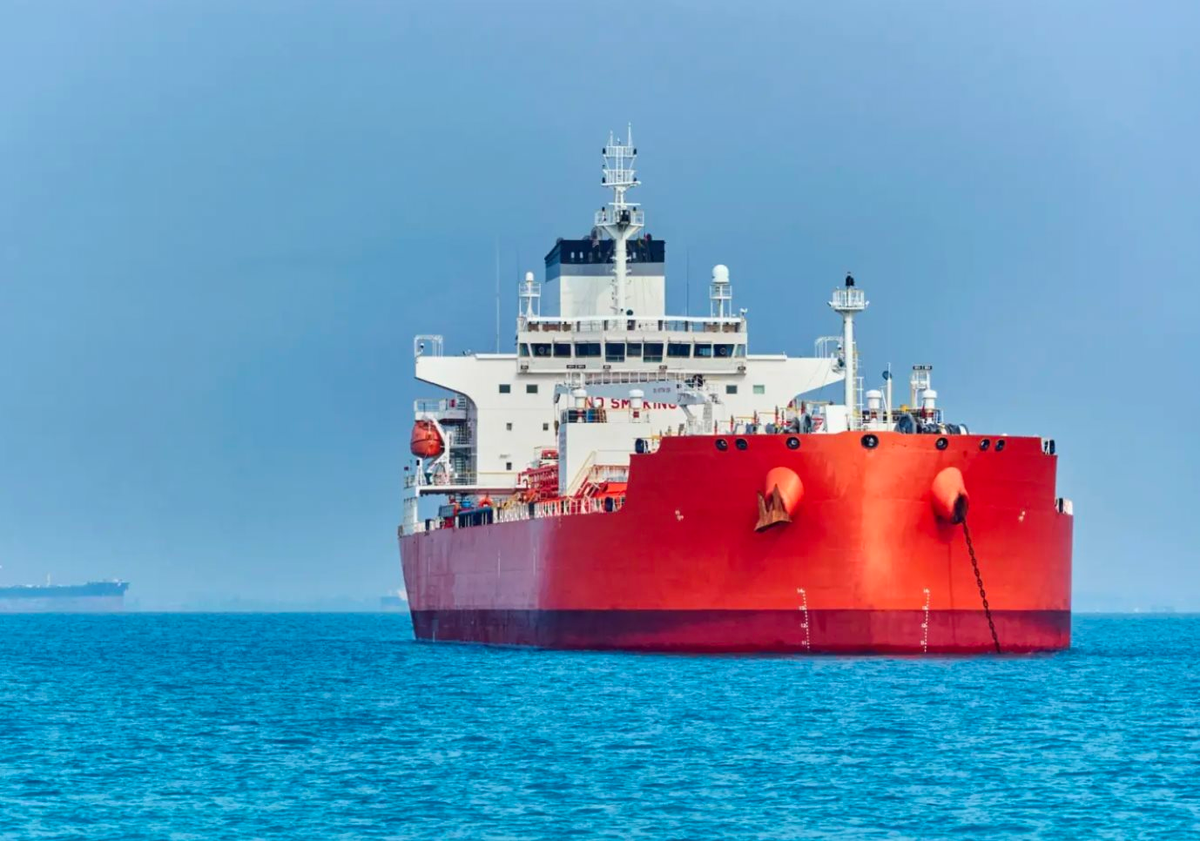 Đang di chuyển thì bất ngờ quay đầu, 2 tàu chở 1,4 triệu thùng dầu Nga tìm thấy khách sộp mới ngay giữa đường đi