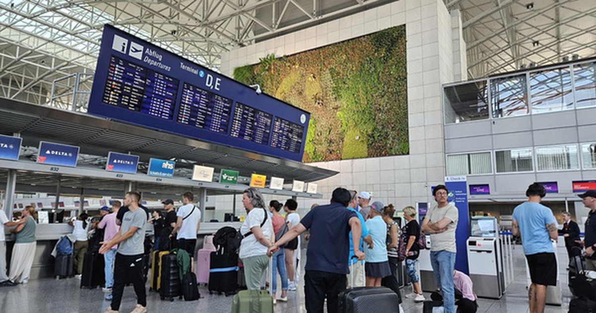 Giá vé máy bay đi châu Âu khan và lên cả trăm triệu, nhiều người “đứng ngồi không yên"