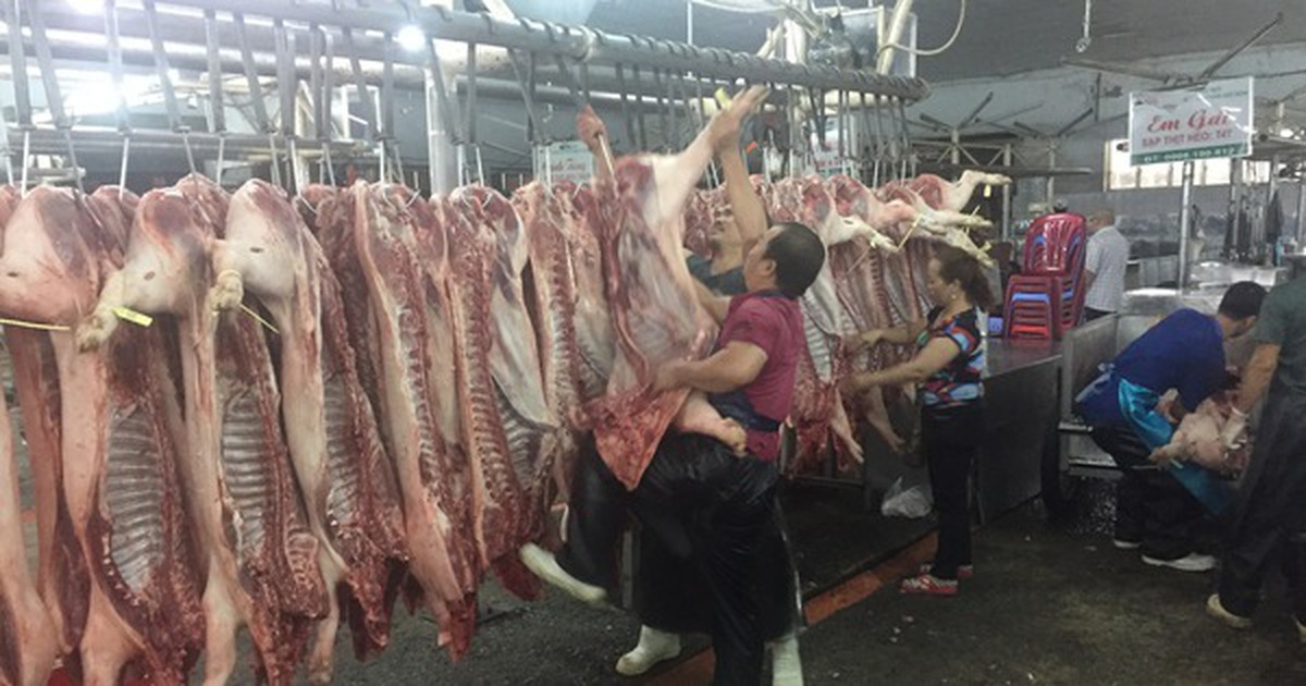 Giá heo hơi hôm nay, 10-3: Heo mảnh tại chợ đầu mối tiếp tục rớt mạnh