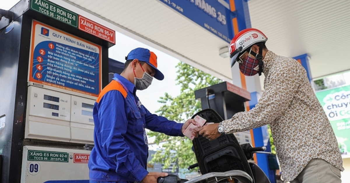 Cục Hải quan thông tin nóng việc có tình trạng người dân Lào, Campuchia sang Việt Nam gom mua xăng