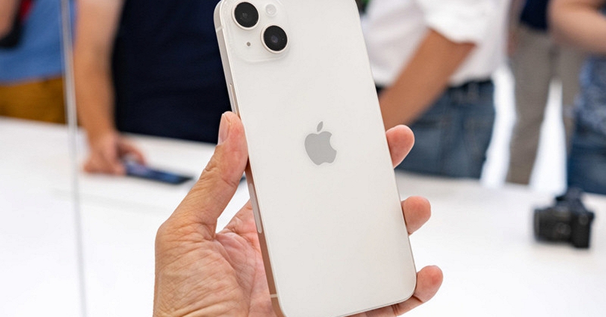 Chiếc iPhone giá rẻ, màn hình lớn, pin "trâu" hấp dẫn hơn iPhone 17e