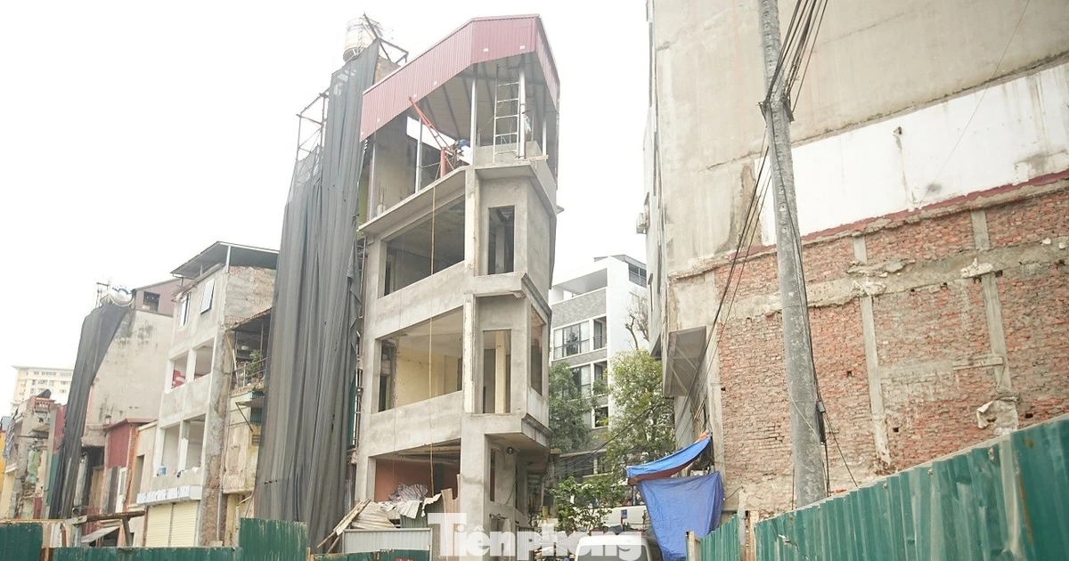 Kiến trúc kỳ dị của những căn nhà mặt đường Vành đai 1 Hà Nội