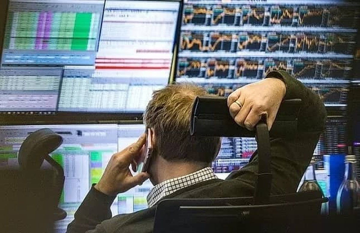 Phiên 12/3: Khối ngoại bán ròng hàng trăm tỷ đồng, "tung" 250 tỷ gom một cổ phiếu VN30