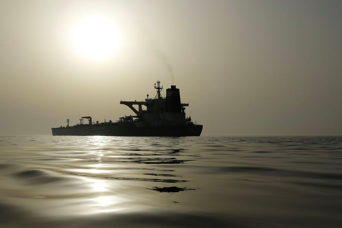 Né eo biển Hormuz, một công ty chi kỷ lục gần 12 tỷ đồng/ngày để thuê 6 tàu có sức chứa 12 triệu thùng dầu