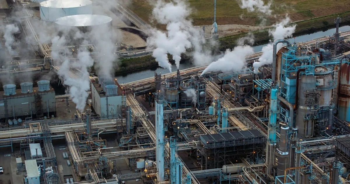 Đằng sau cú sốc dầu mỏ đe dọa cả thế giới