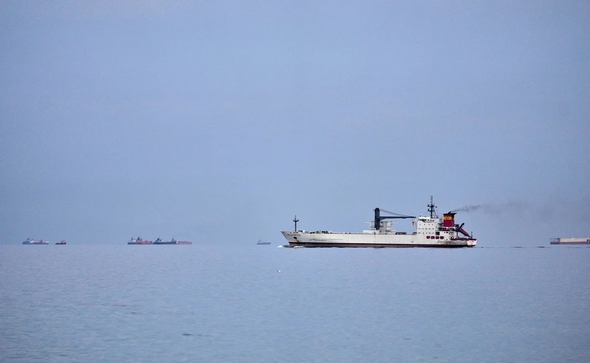 Iran cân nhắc cho phép tàu đi qua eo biển Hormuz nếu dùng nhân dân tệ