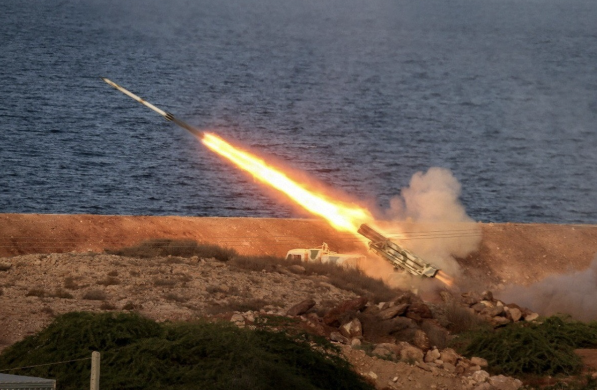 Iran hé lộ 'thành phố tên lửa' dưới lòng đất với kho drone cảm tử khổng lồ