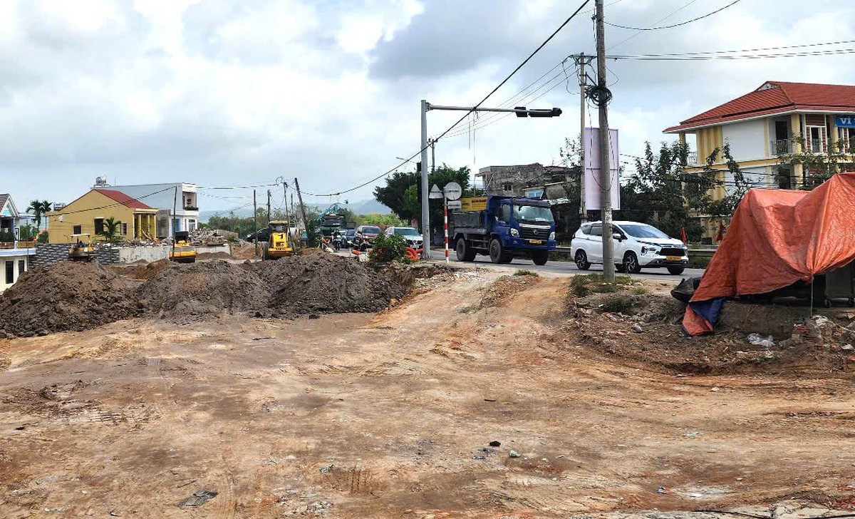 Dự án gần 1.000 tỷ thi công 'rùa bò', nhà thầu đứng trước nguy cơ bị 'trảm'