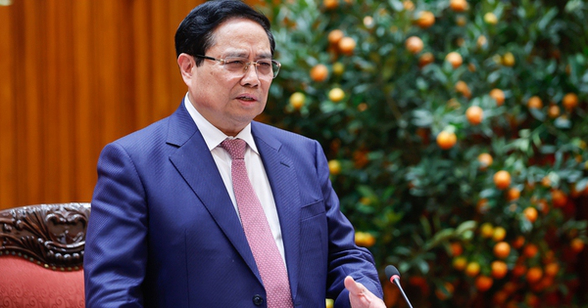 Thủ tướng: Rà soát giảm thuế, phí, bố trí ngân sách để hỗ trợ bình ổn giá xăng dầu