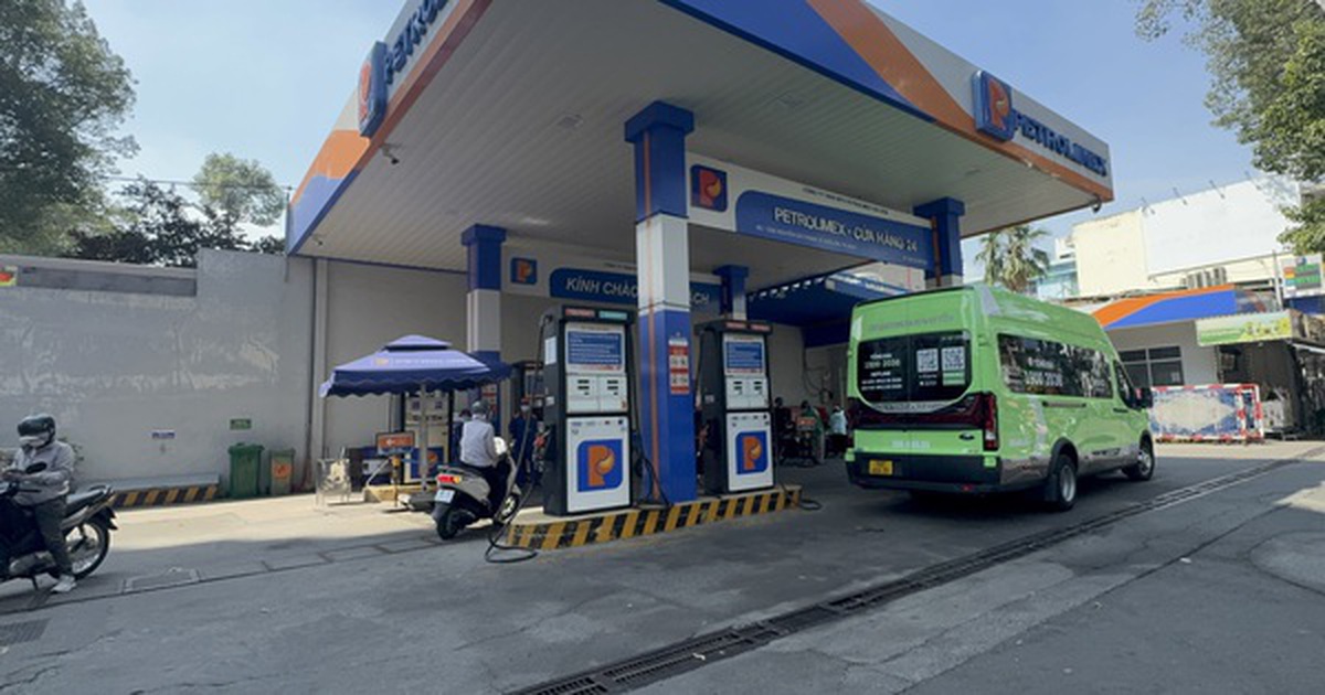 Quản lý thị trường TP HCM: Những cây xăng bán nhỏ giọt và găm hàng đã bị xử lý