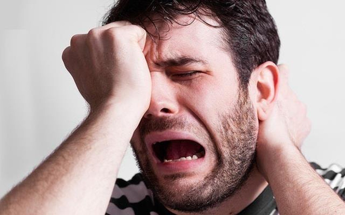 Nhà đầu tư bị "kẹp hàng" cổ phiếu giảm sàn liên tục nên làm gì?