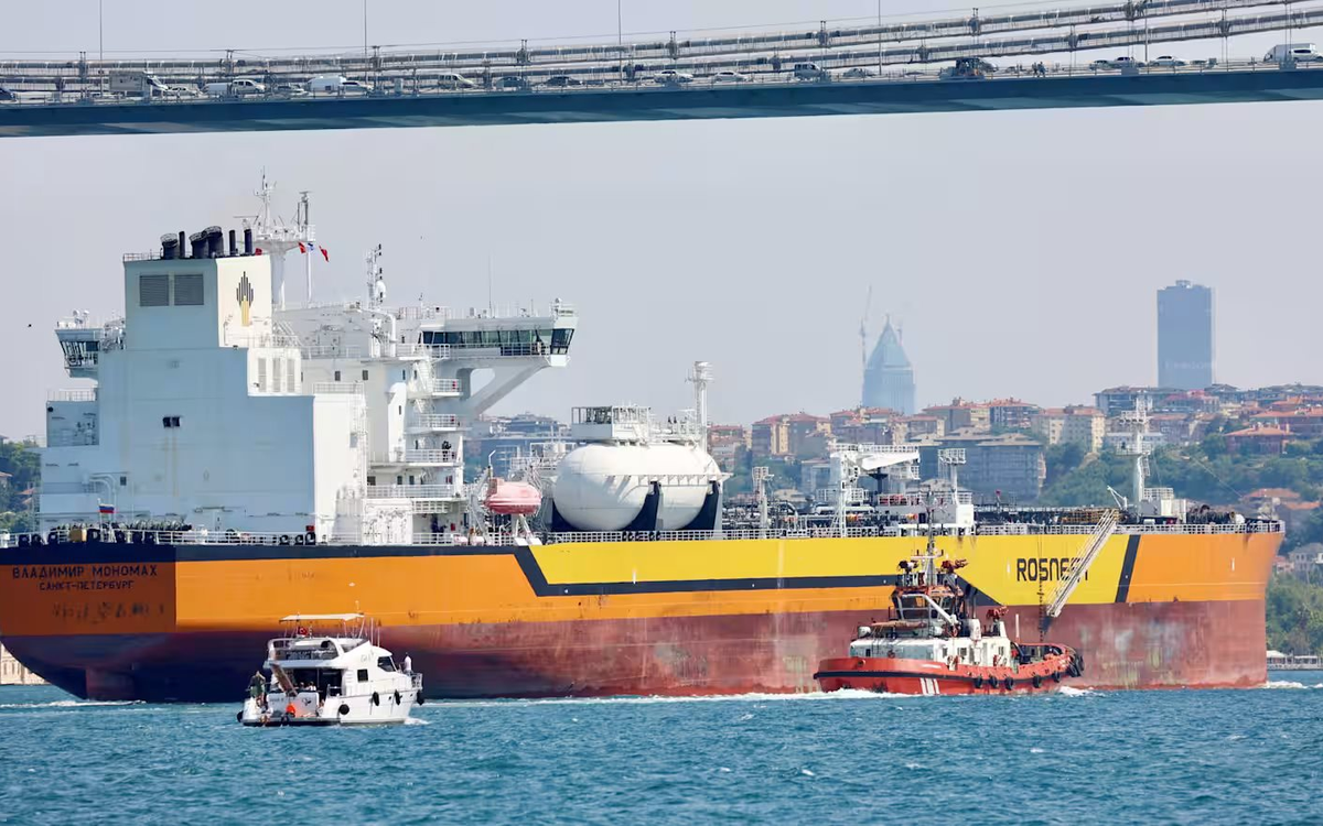 130 triệu thùng dầu mỏ của Nga lênh đênh trên biển, cả châu Á gấp rút tìm cách thâu tóm