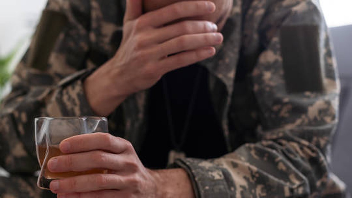 Cựu tướng Mỹ gặp rắc rối kép: Làm thất lạc tài liệu mật; say xỉn ở Ukraine dẫn tới 'chấn động não'