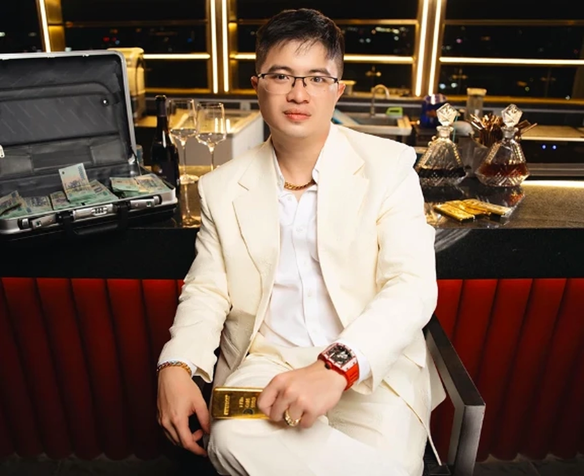 Bố đẻ của siêu lừa Mr Pips bị lừa 2,5 tỷ khi tìm cửa ‘chạy’ giám định tâm thần cho con