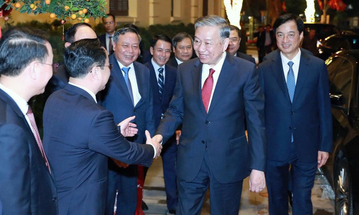 Bộ Chính trị: Hà Nội hướng tới thuộc nhóm các thủ đô hạnh phúc cao trên thế giới