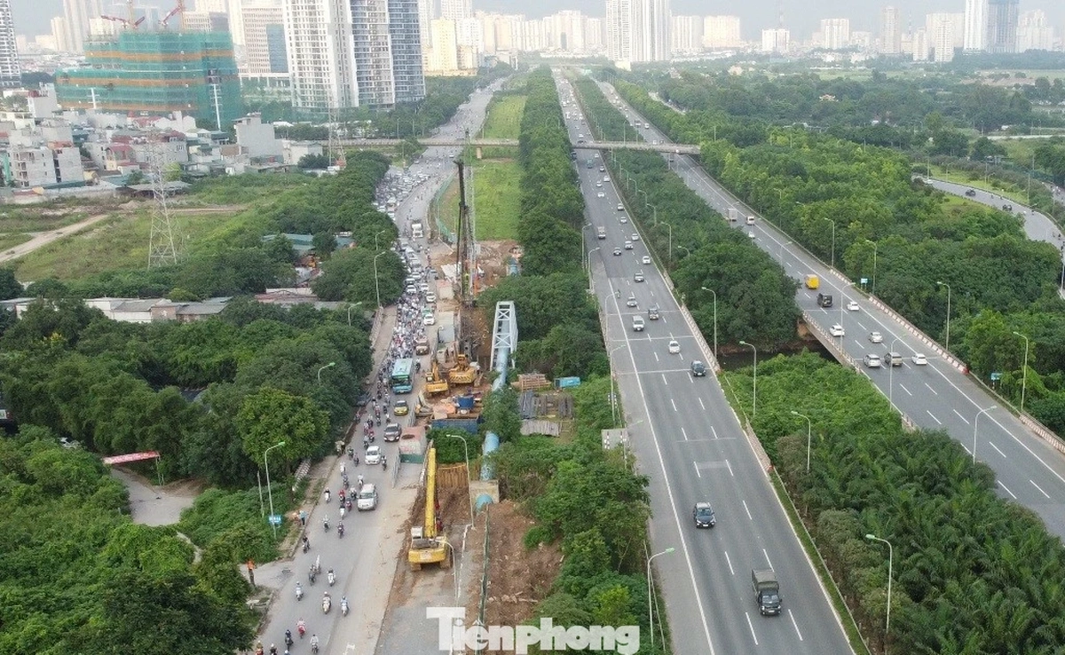 Hà Nội cho phép xe lưu thông vào làn khẩn cấp đại lộ Thăng Long
