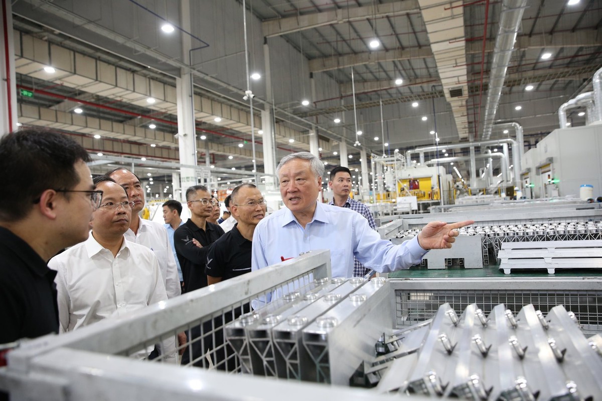 Thăm nhà máy VinFast, Phó Thủ tướng chỉ ra hướng đi tiên phong của Tập đoàn tỷ phú Phạm Nhật Vượng