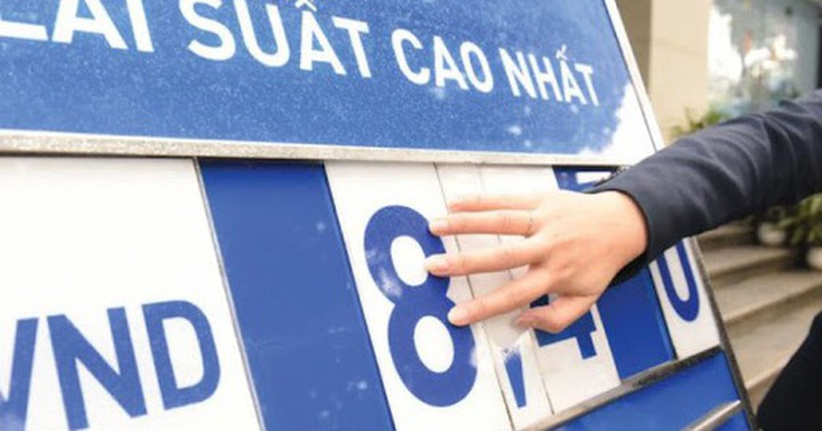 Lãi suất tiết kiệm thực tế vượt xa mức công bố: Có ngân hàng niêm yết 3,5% nhưng nhân viên chào khách hơn 7%