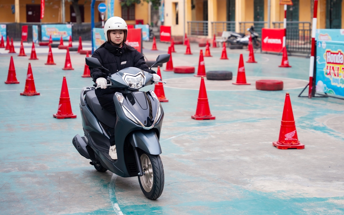 Xe máy xăng của người Việt chủ yếu là Honda, vậy giờ tiền xăng mỗi ngày hết bao nhiêu?