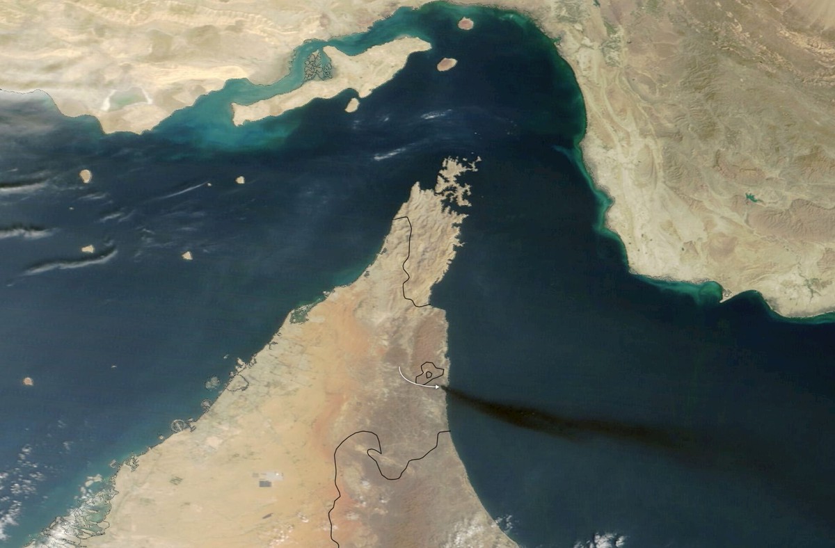 Iran bất ngờ chỉ cách để tàu thuyền đi qua eo biển Hormuz