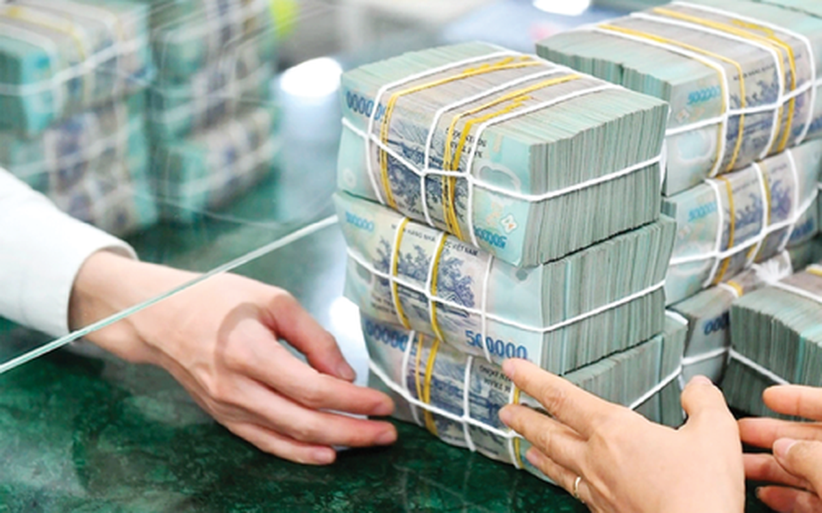 Một ngân hàng vừa tăng lãi suất tiết kiệm lên mức cao hàng đầu thị trường, nhân viên chào lãi suất lên tới 8,3% cho kỳ hạn 6 tháng