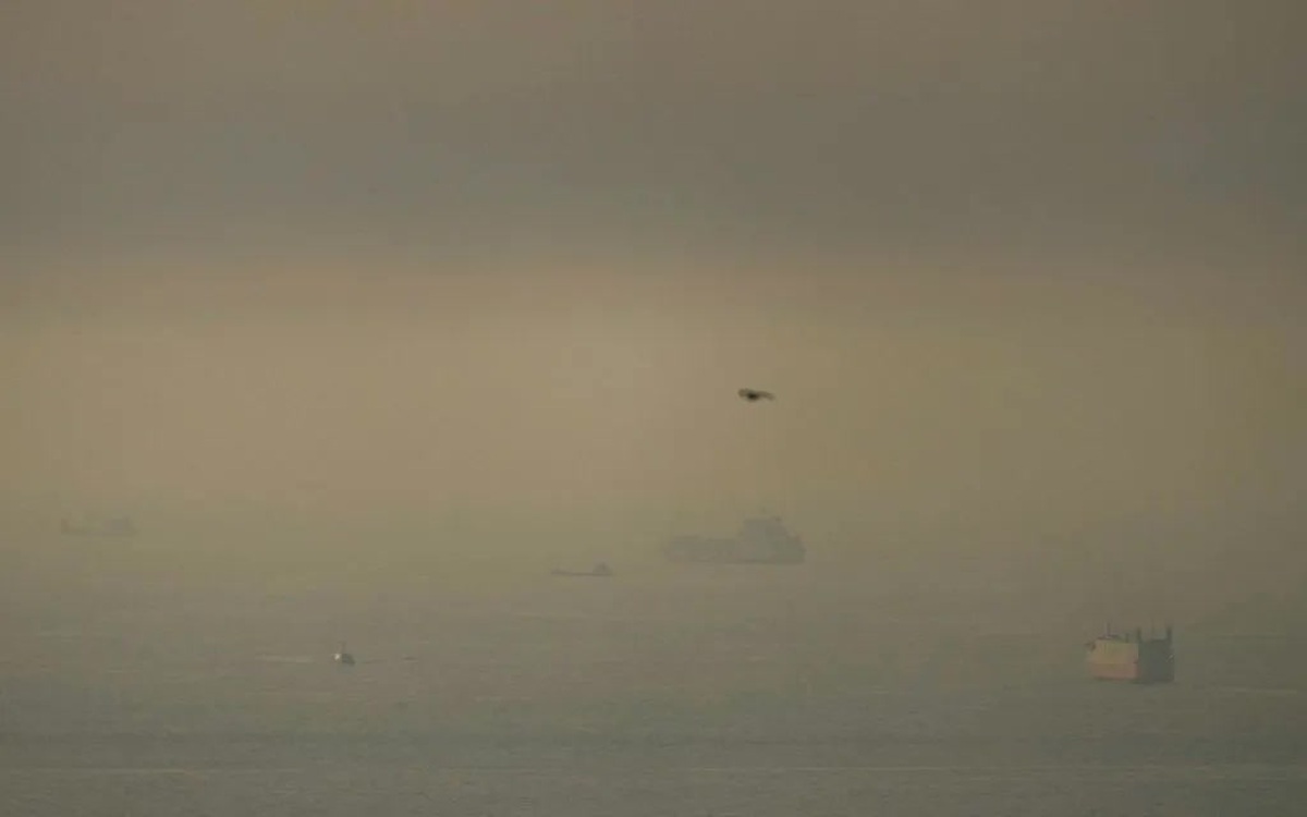 Tàu chở hàng phát nổ do vật thể lạ ngoài khơi UAE