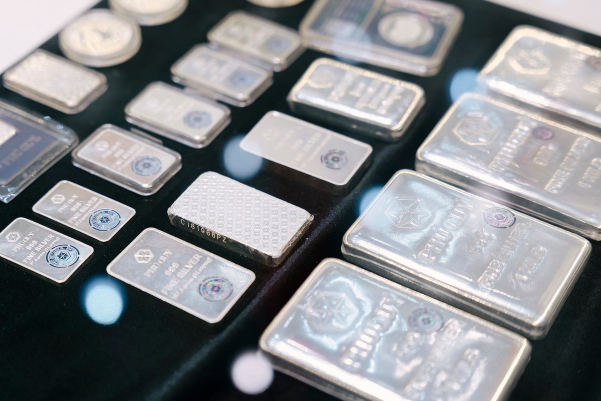 Ngược chiều giá dầu, giá bạc bật tăng mạnh