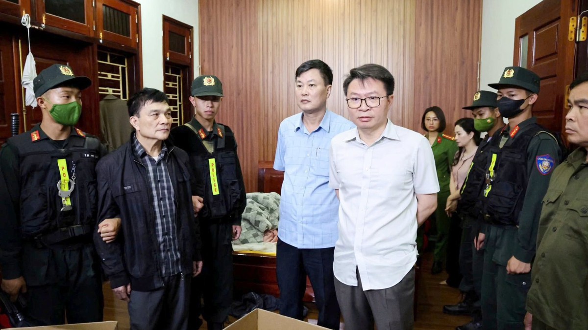 200 cảnh sát Phú Thọ vây ráp 28 địa điểm, thu giữ súng đạn của dàn giám đốc cộm cán