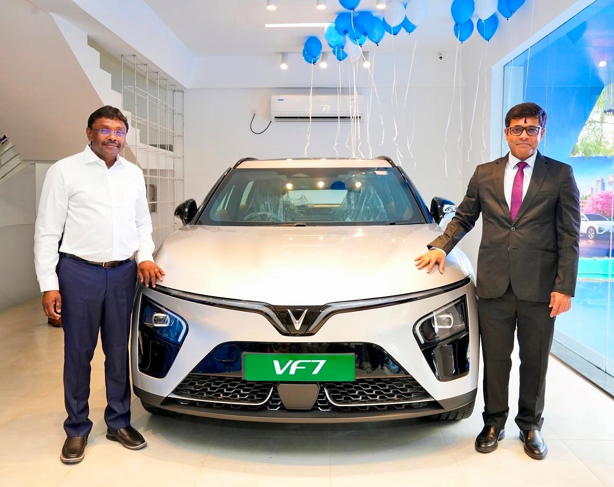 VinFast khai trương showroom thứ 50 tại quốc gia tỷ dân